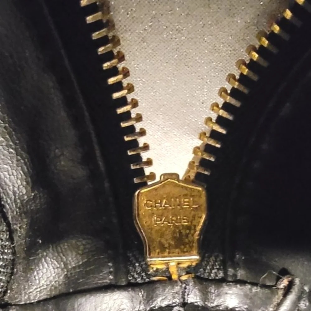 Authentic CHANEL Black Lambskin Leather Vanity Case - Picture 8 of 14